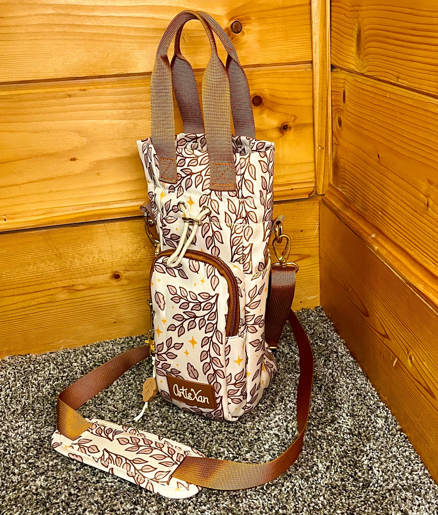 Ivory Leafy Water Bottle Bag with Fidget Zipper Pull