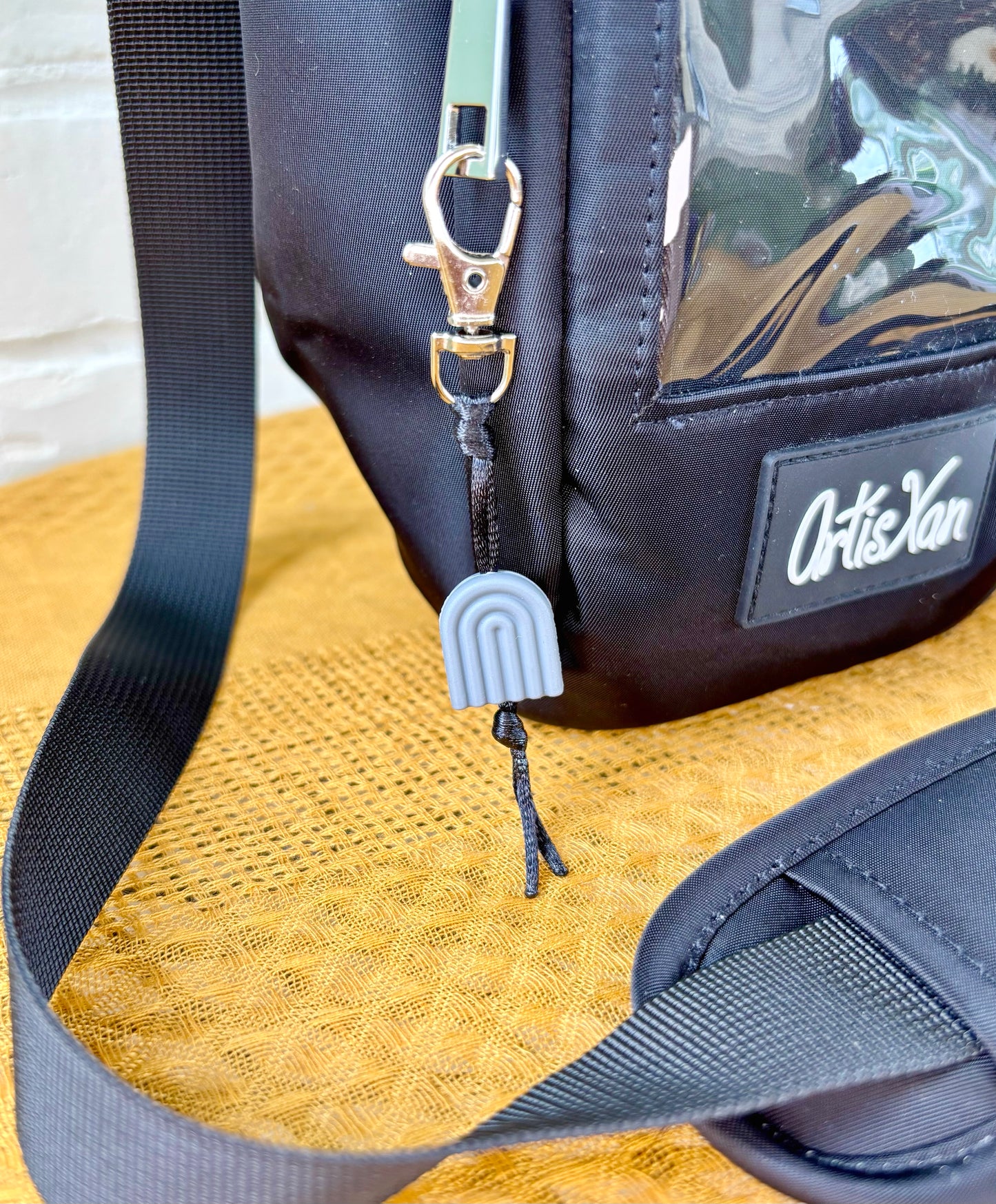 Large Black Ita Water Bottle Bag with Fidget Zipper Pull