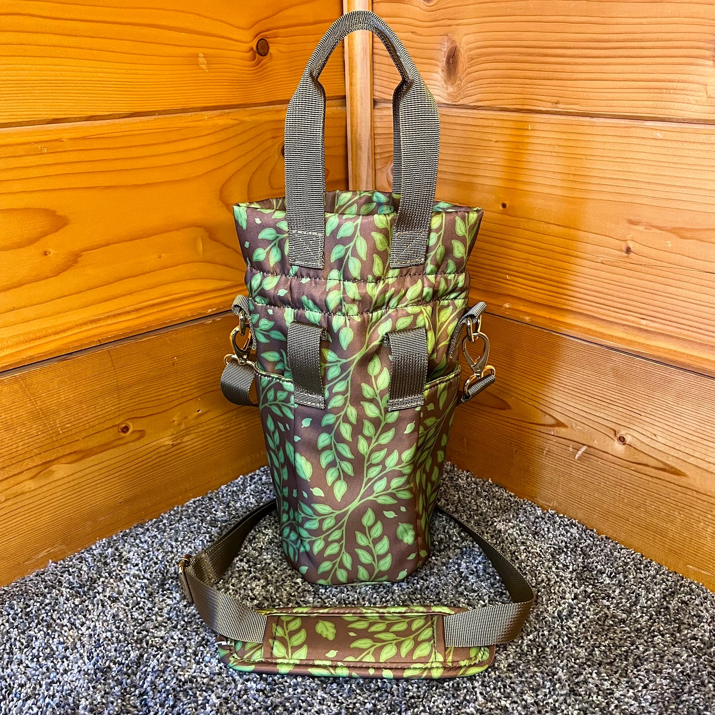 Green Leafy Water Bottle Bag with Fidget Zipper Pull