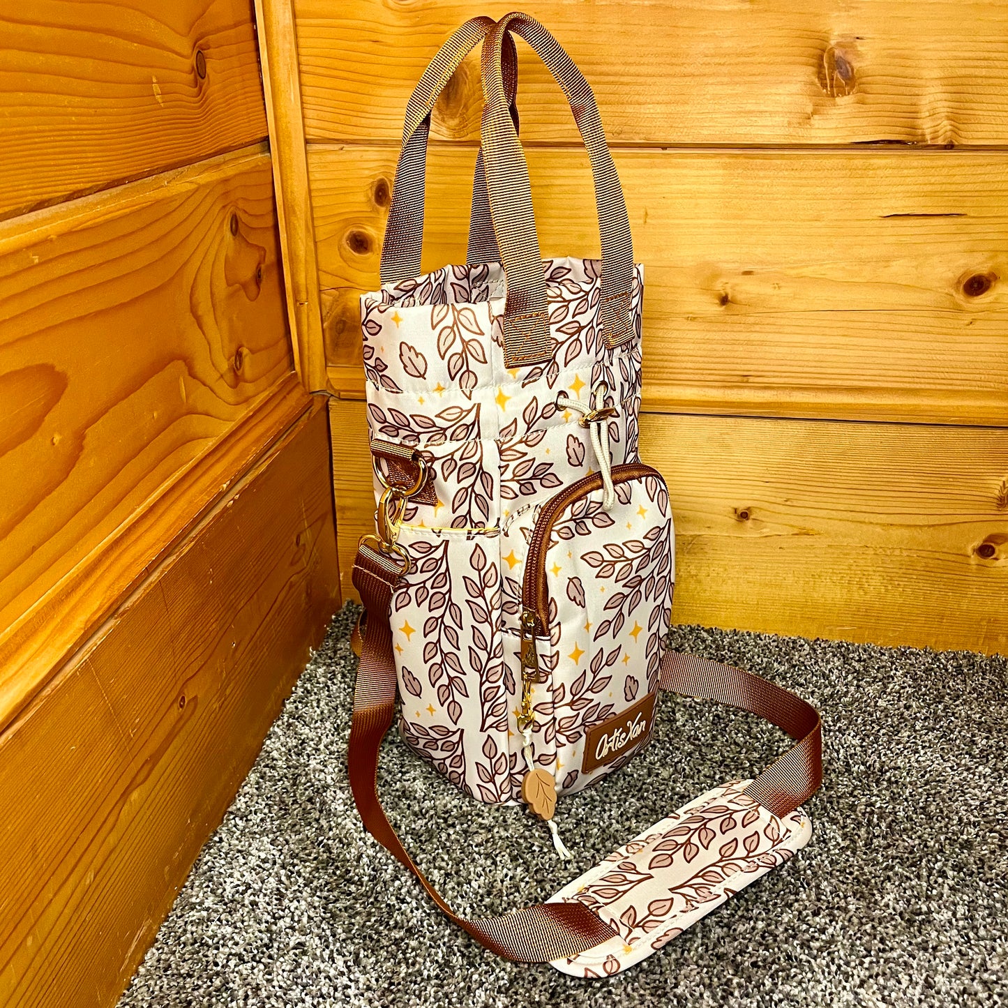 Ivory Leafy Water Bottle Bag with Fidget Zipper Pull