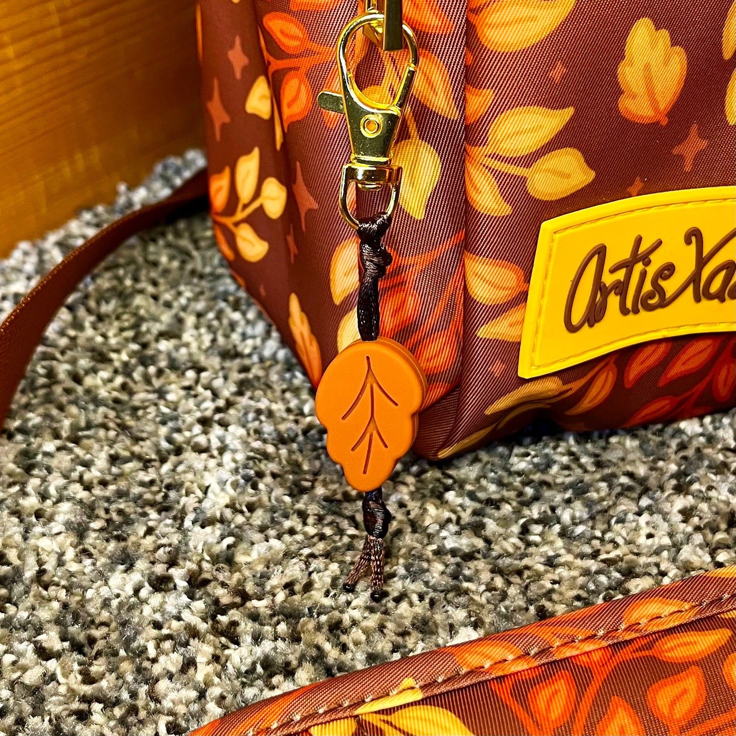 Autumn Leafy Water Bottle Bag with Fidget Zipper Pull