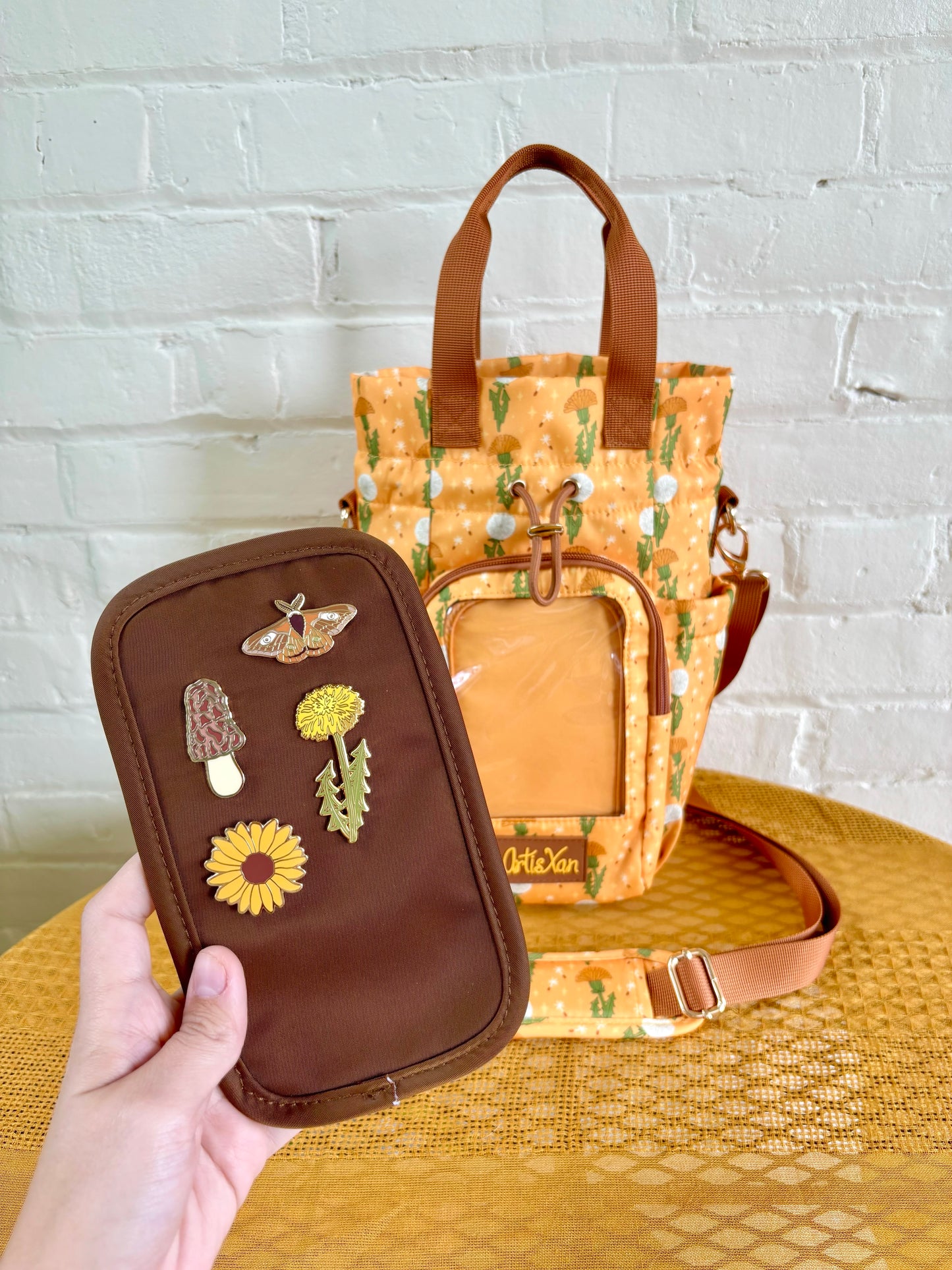 Large Dandelion Ita Water Bottle Bag with Fidget Zipper Pull