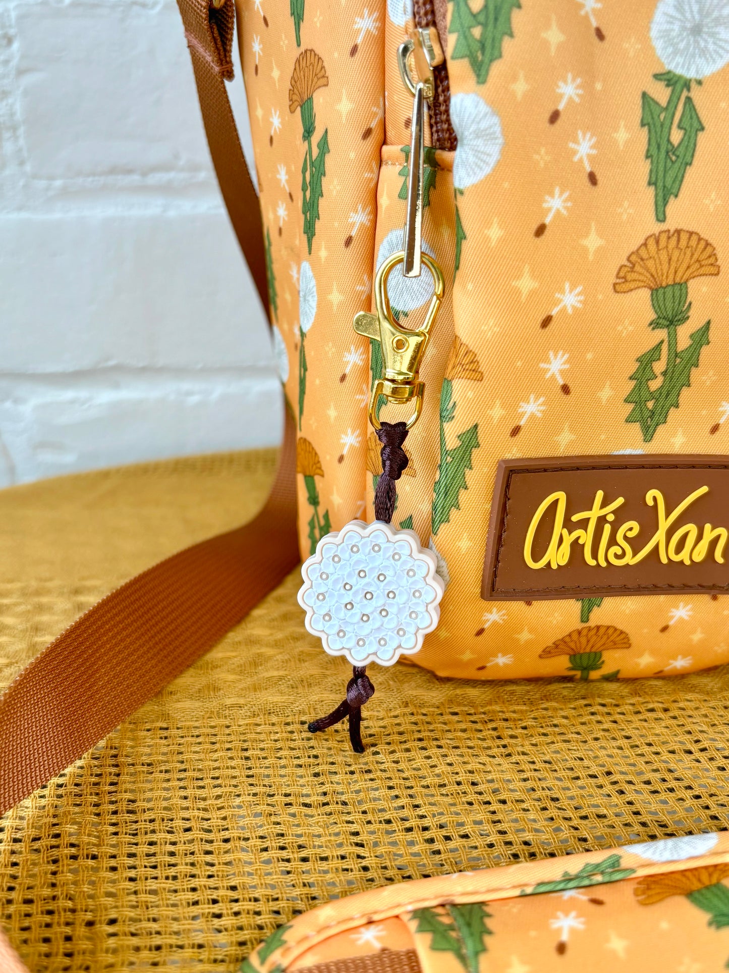 Dandelion Water Bottle Bag with Fidget Zipper Pull