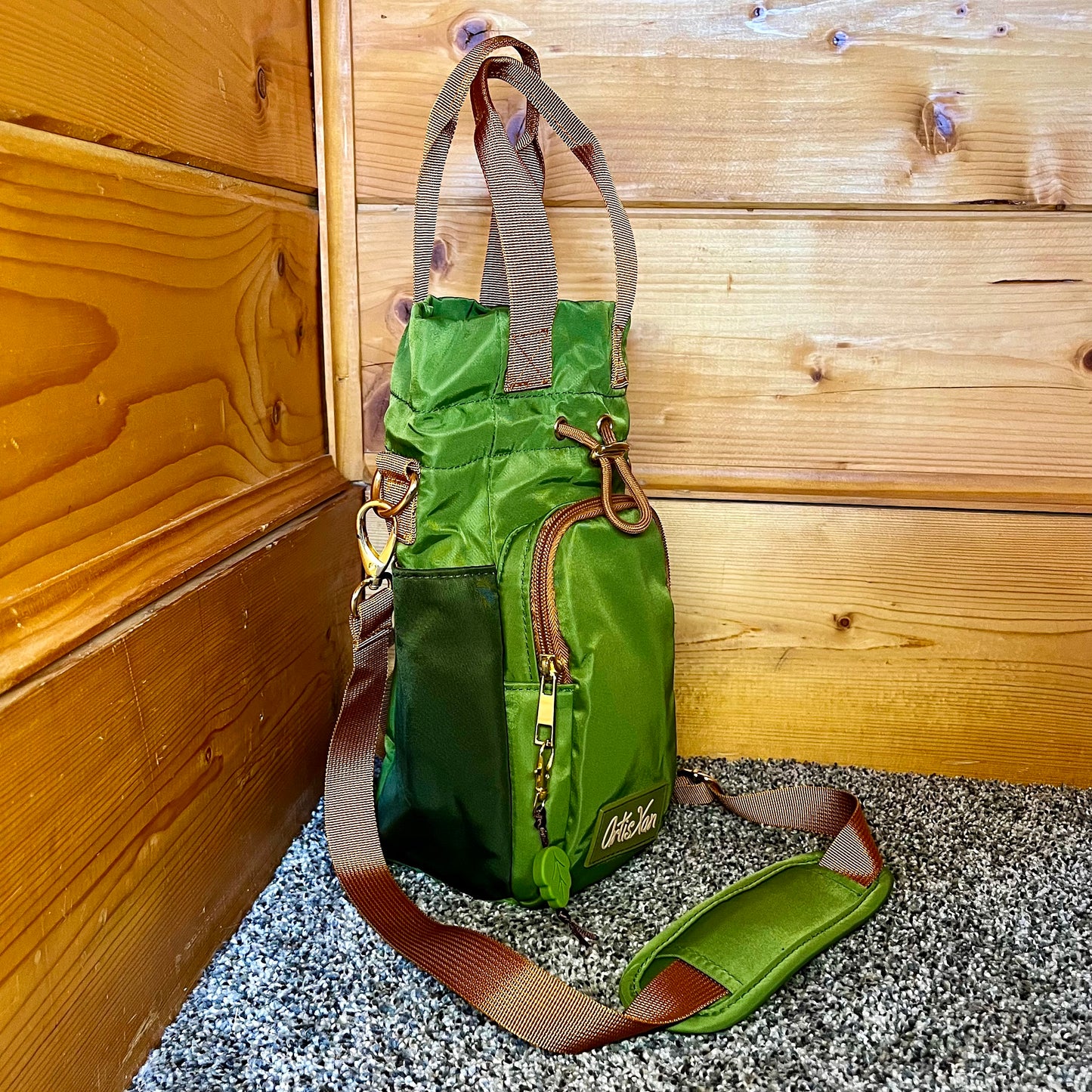 Green Water Bottle Bag with Fidget Zipper Pull