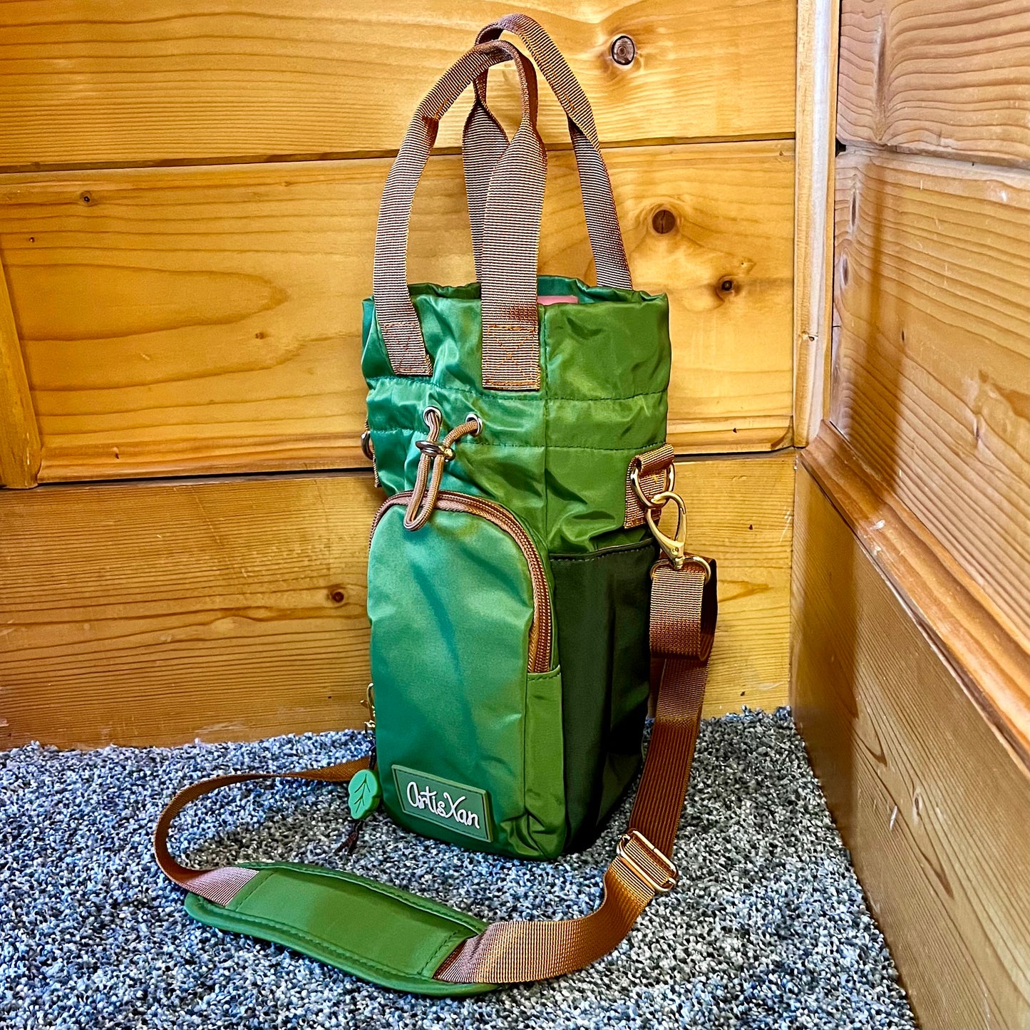 Green Water Bottle Bag with Fidget Zipper Pull