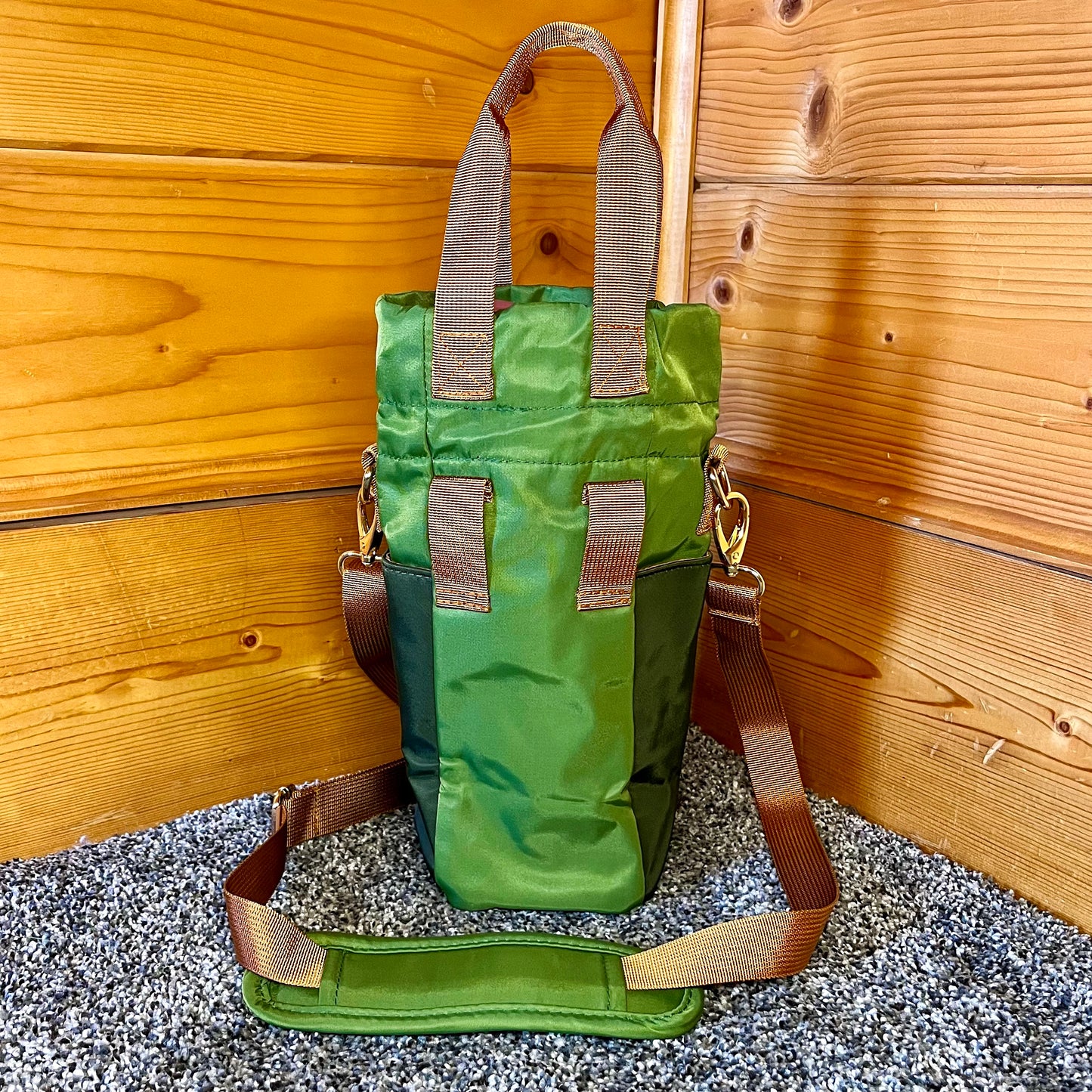 Green Water Bottle Bag with Fidget Zipper Pull